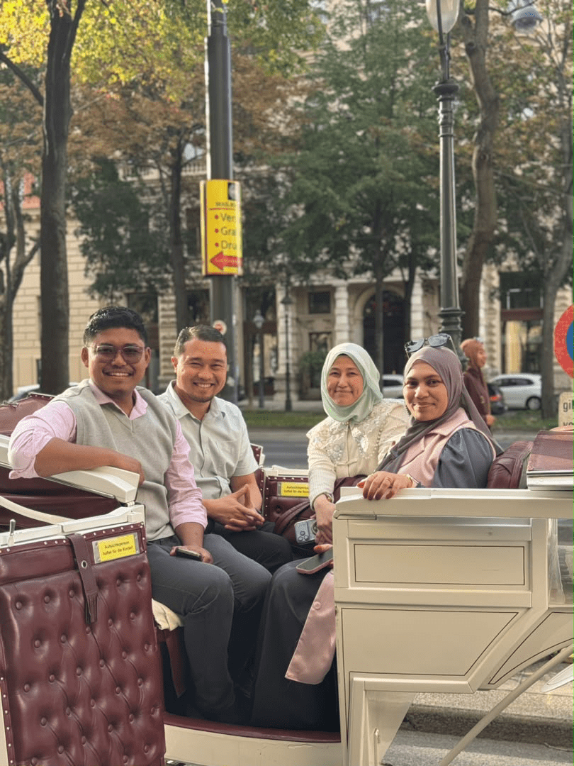 Pengalaman menaiki kereta kuda di Eropah bersama Mentor Tuan Mohd Zulkifli Shafie dan isteri