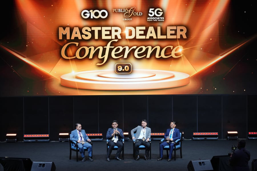 Sesi forum pentas bersama barisan speaker dan achiever berkongsi strategi