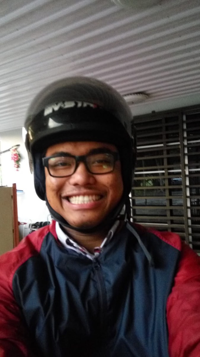 Foto autentik Syarif Jamil (SJ) sebagai rider penghantaran makanan