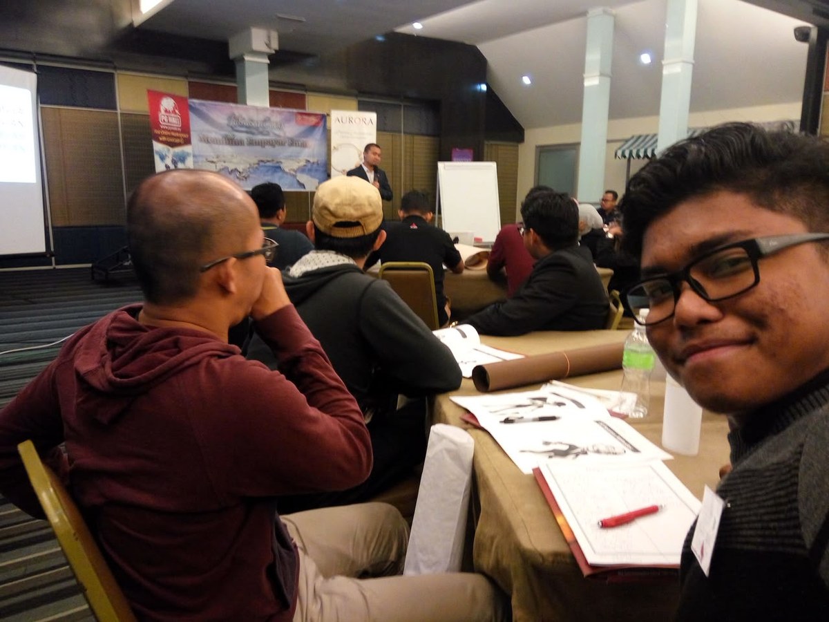 Syarif Jamil (SJ) di barisan hadapan seminar Membina Empayar Emas dengan tekun